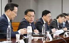 'Unlimited liquidity' pledged to restore financial, FX markets