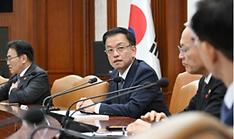 Finance minister says 'all political, economic systems running'