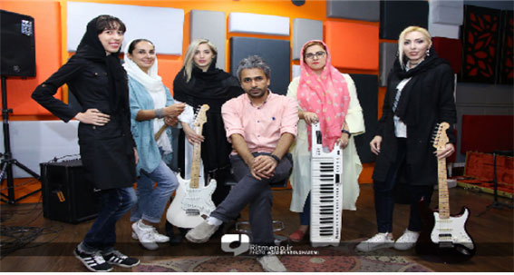 <이란 여성 전용 관객을 위한 여성밴드 공연 – 출처 : 테헤란 타임즈>