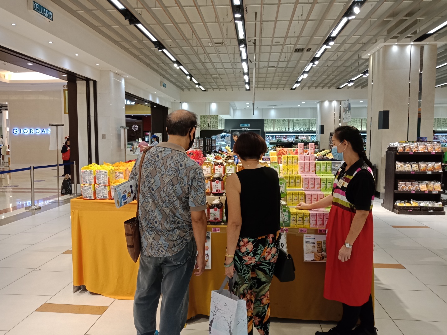 한국 식품을 구매하는 소비자들