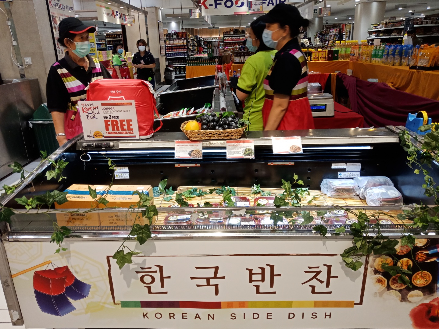 ‘한국식품박람회’에서 판매하는 한국 반찬