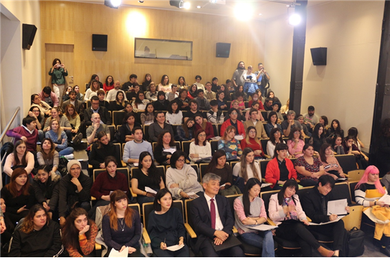 심사위원이 참가자들의 발표를 경청하고 있다. - 출처 : 아르헨티나 한인회 공식 홈페이지