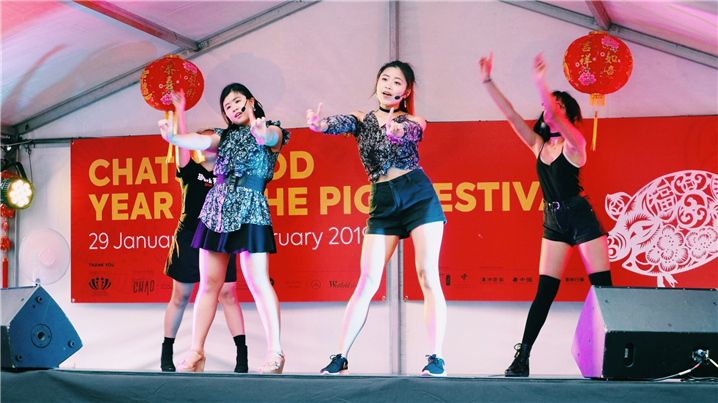 2019년에 열린 음력 설 축제에 무대에 선 애나 리 – 출처 : 애나 리 제공