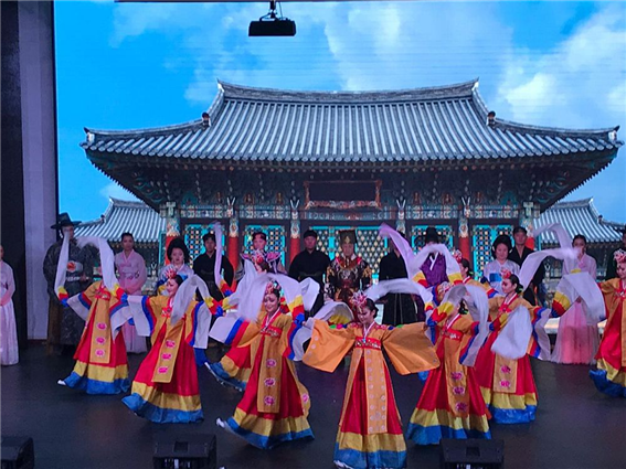 고려인들의 한국 전통 춤 공연