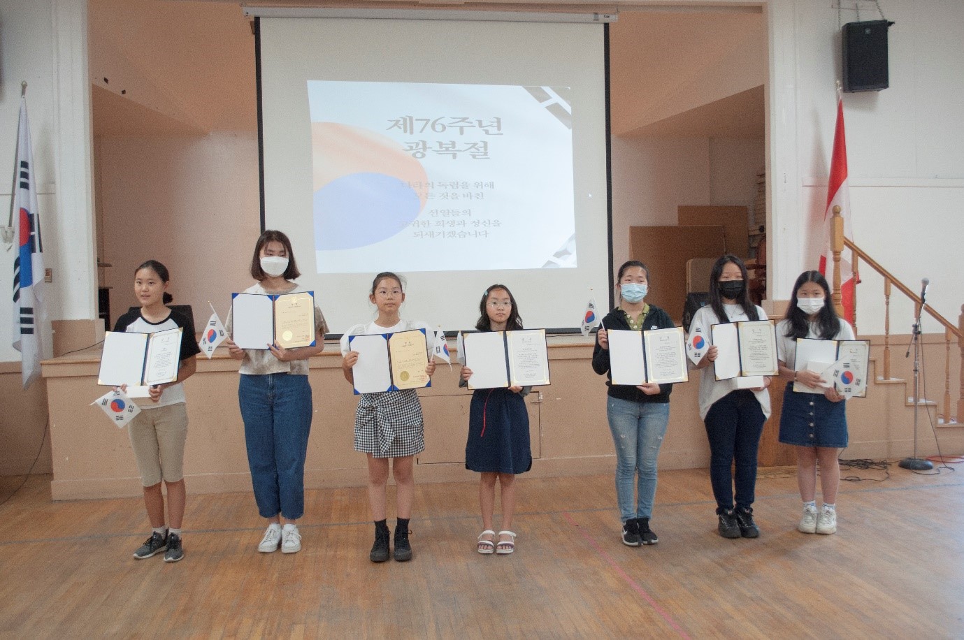 왼쪽부터 류줄리, 홍지민, 그레이스 리, 곽비키, 류율리, 김오툼, 박찬솔 학생 