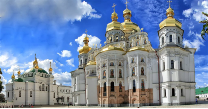 <11세기에 세워진 키예프 뻬체르스키 라브라 정교회 사원 영내 우스펜스키 사원 – 출처 : My Ukraine>