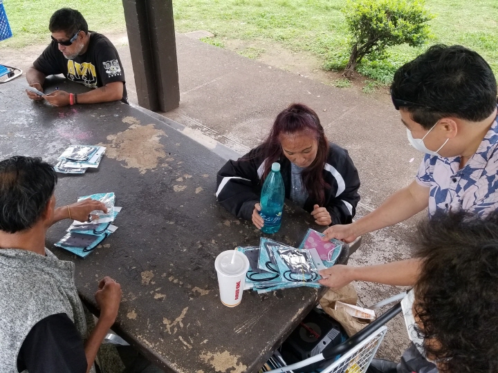 @ 미국 하와이주에서 노숙인들을 위해 무료로 마스크를 배포하는 따뜻한 행사가 진행됐다. 사진 제공: 아이에아 연합감리교회.