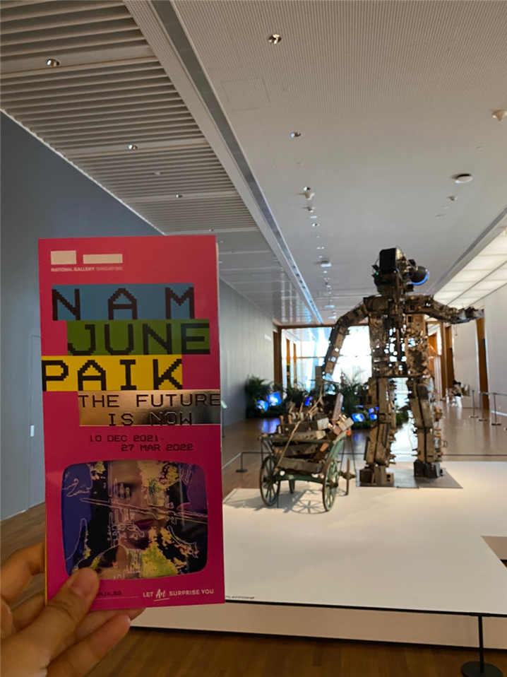 <백남준 전시회의 작품, ‘John Cage Robot II’ – 출처: 통신원 촬영>