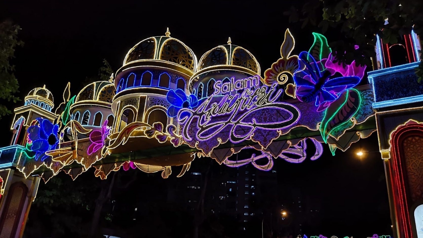 <하리라야 푸아사 축제가 진행되는 거리 – 출처: 싱가포르 관광청>