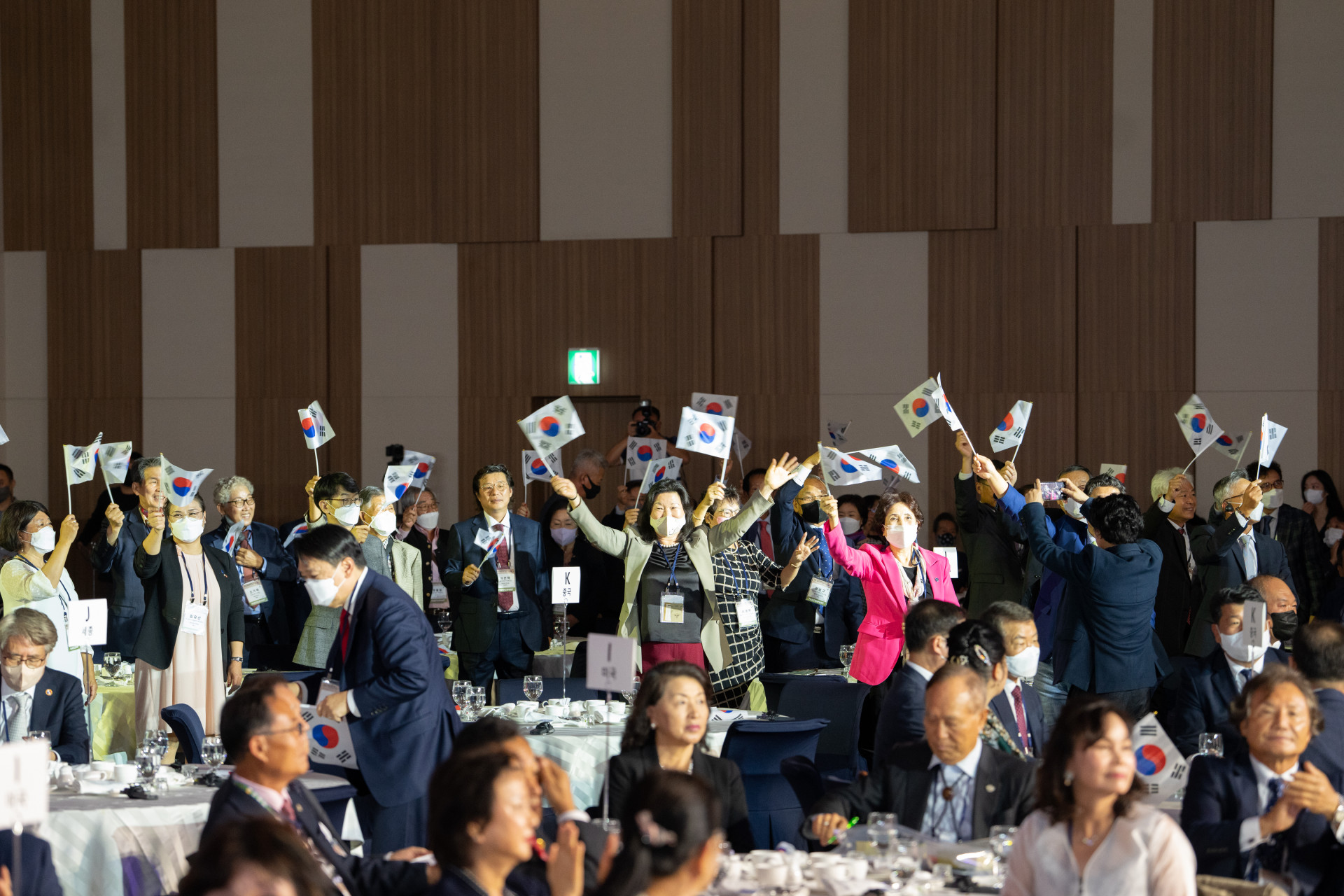 [Day 2] Korean community leaders from Europe introducing themselves at the regional introduction time of the opening ceremony