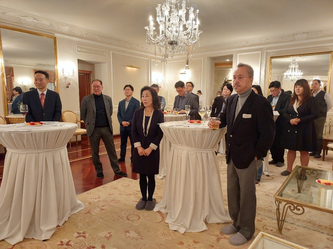 The attendees at the 2022 Korean Investors and Traders Meeting and Year-End Party