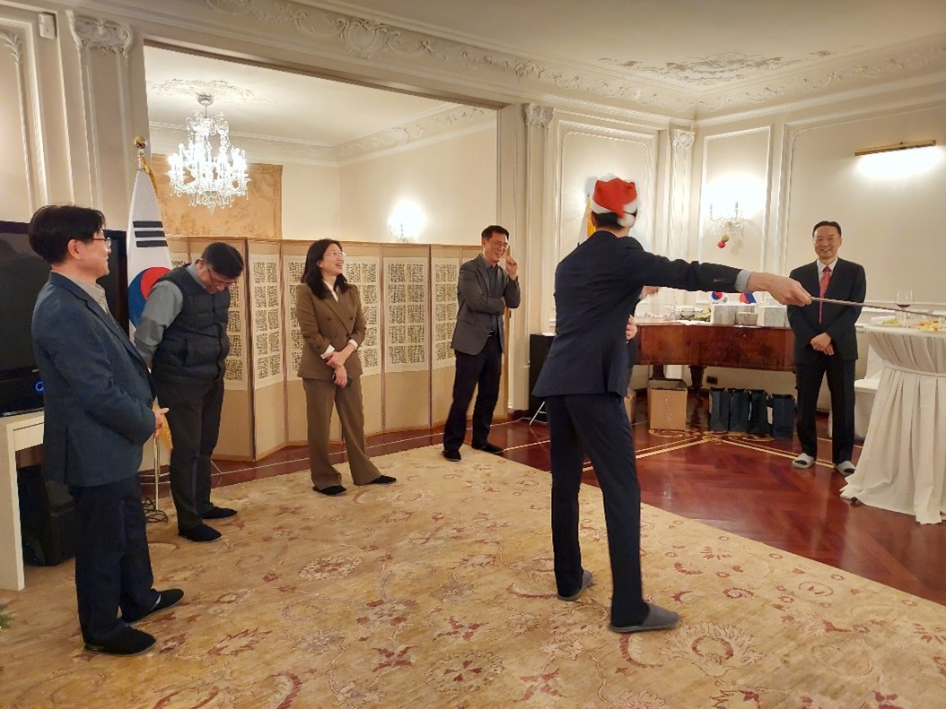 Korean business representatives participating in year-end party games prepared by the Consulate General