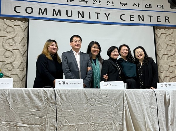 Photo: Group photo of panelists