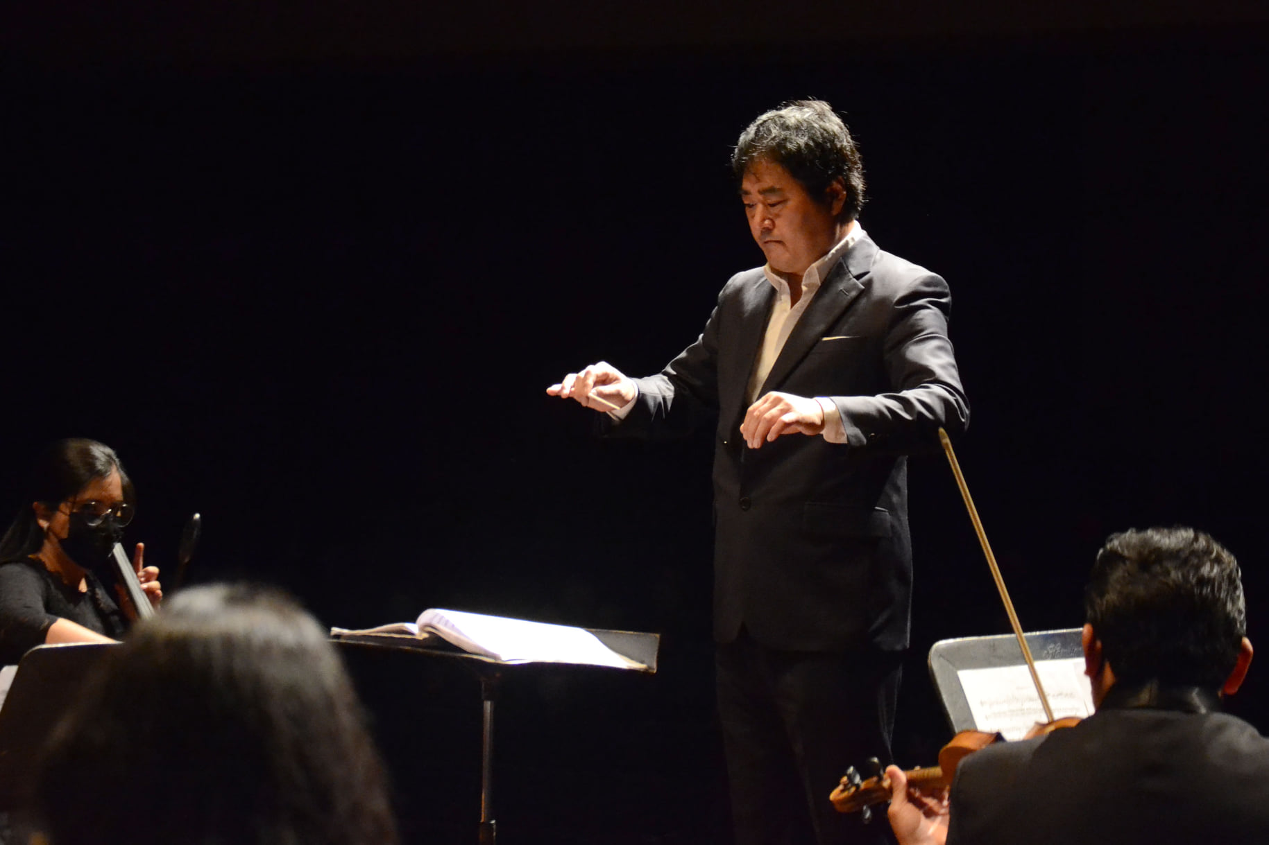 Park Jong-hwi, The First Asian Conductor in Latin America