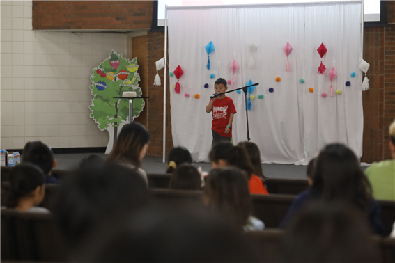 Ha-jung Kim (2nd grade) sharing his stories under the topic of “My Favorite Sport Soccer”