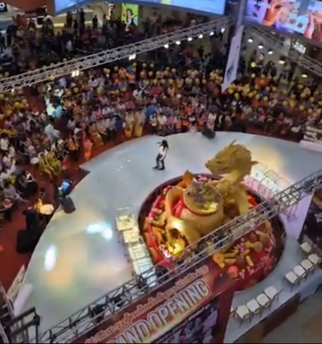 < 음력설을 맞이해 미얀마의 유명 쇼핑몰(미얀마 플라자)에서 진행한 행사 - 출처: 통신원 촬영 >
