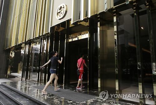 명품브랜드, 중국서 앞다퉈 온라인 판매전환하는 까닭