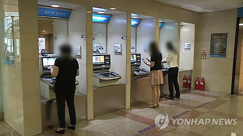 ATM수수료 한 번 내면 1년 은행이자 사라진다