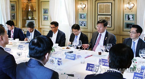 주형환, 中서 기업 간담회…프리미엄 소비재 수출 모색