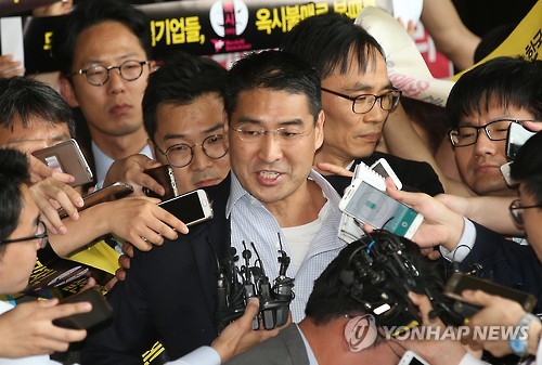 '가습기 피해' 존 리 옥시 前대표 기소…신현우 사기 추가