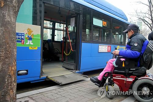 저상버스 도입률 20%에 그쳐…일부 지자체 예산집행 저조