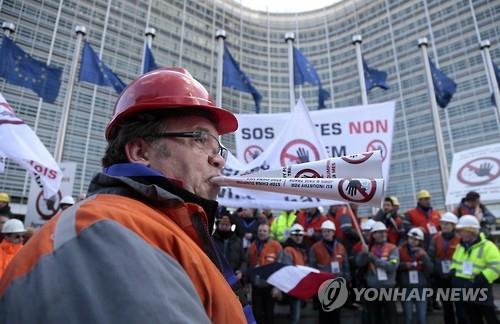 中, 6월 철강재 생산량 1억t 첫 돌파…통상분쟁 격화 예고