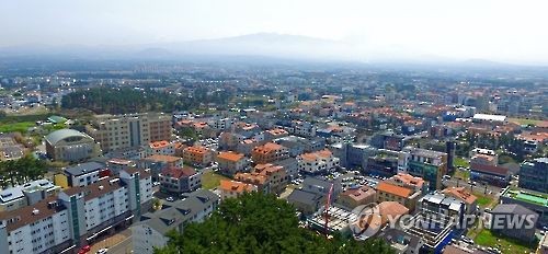 관광객·인구 느는 제주, '음식숙박업소↑ 단란주점↓'