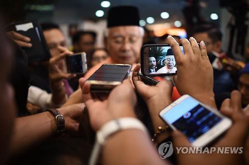 골드만삭스, 부패의혹 말레이 총리와 '밀접한 관계'로 피소