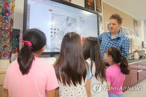 여학생이 영어 성취도 더 높아…연령ㆍ거주지 상관없이