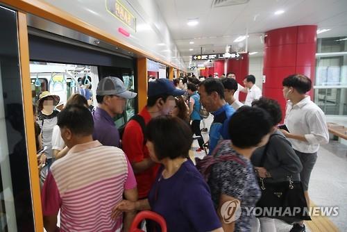 개통 첫날 세번 멈춰선 2조3천억짜리 '첨단 지하철'
