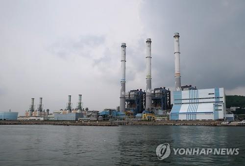 전기 도매價 7년만에 최저…한전 상반기 하루 347억원 영업이익(종합)