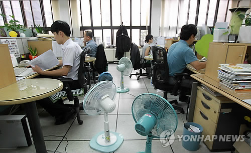 '서러운 사무직 근로자' 생산직보다 최대 8년 더 빨리 퇴직