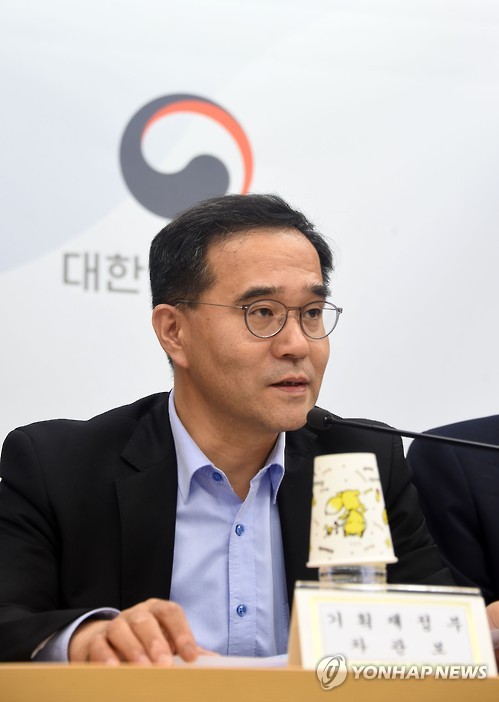 주택공급 줄인다…택지물량 억제·분양심사 강화