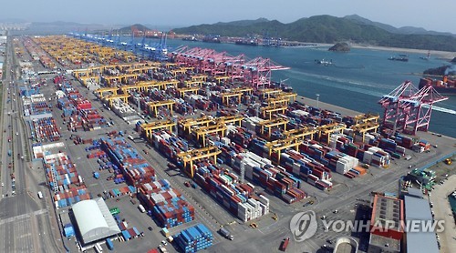 8월 수출 401억 달러로 전년동기비 2.6%↑…20개월 만에 반등