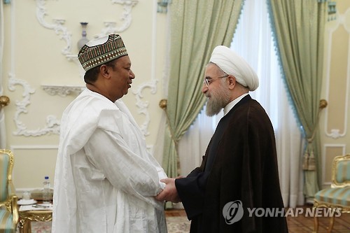 국제유가, 가격부양책 기대 오락가락에 혼조…WTI 0.9%↑