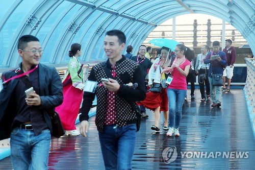 중국 기업 임직원 6천400명 크루즈 타고 여수항 입항