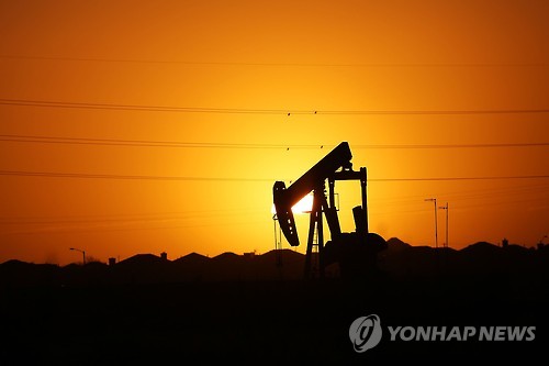 국제유가, 휘발유 선물가격 급등에 상승…WTI 0.8%↑