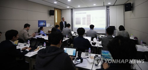 삼성, 인텔 맹추격…종합반도체 점유율 3.4%P차 따라붙어