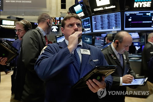 뉴욕증시 미 TV토론 클린턴 우세 평가…다우 0.74% 상승 마감
