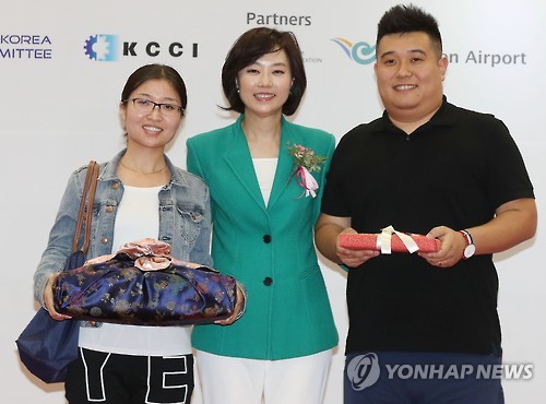 인천공항서 '코리아 세일 페스타' 찾은 외국인 환영행사