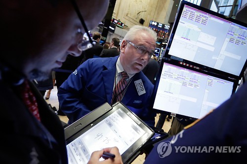 뉴욕증시 미 지표호조 금리인상 우려 부각…다우 0.30% 하락 마감