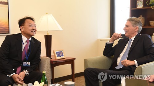 유일호, 英 재무장관 면담…