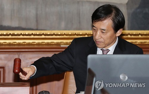 또 낮춘 내년 경제전망…구조조정·美금리인상 '불안'