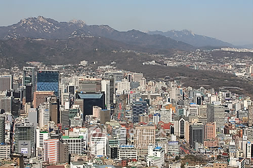 올 상반기 매출 1조원 넘는 상장사 절반이 직원 줄였다(종합)