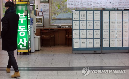 정부 주택 수요규제 방침에 강남 부동산 시장 '주춤'