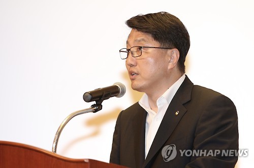 진웅섭 