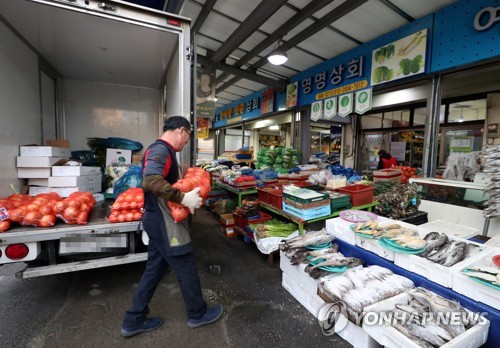 설 맞아 활기 찾은 전국 전통시장…고객 끌기 이벤트 '풍성'