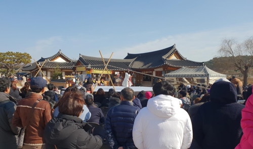 설 연휴 경주 관광객 활기…숙박시설 만원