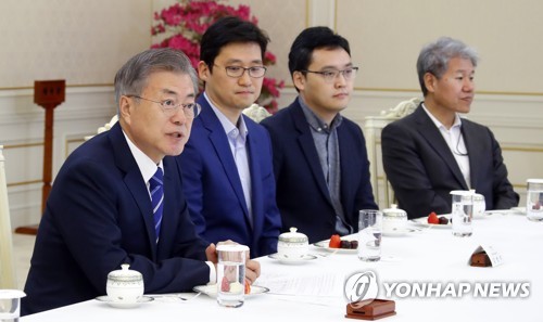 문대통령, 내주 부산 방문·소상공인과 대화…경제활력 '속도전'