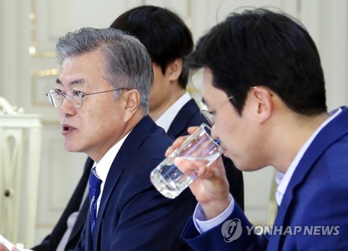 문대통령, 자영업자·소상공인 대화…'골목상권 르네상스' 표방(종합)